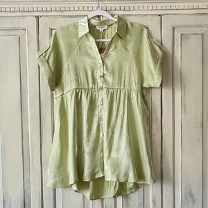 🟠NWT UMGEE Short Sleeve Button-Up Tiered Back Top in Shimmery Mint
